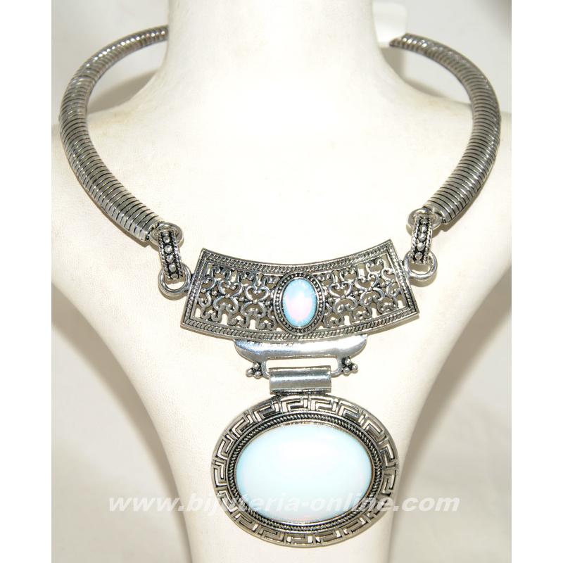 Колие от лунен камък