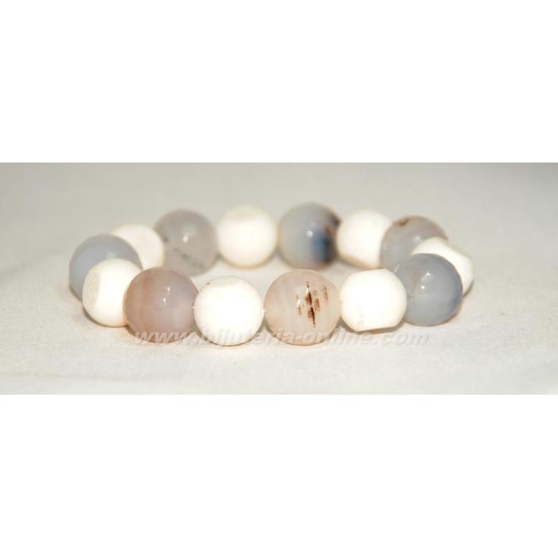 Гривна от ахат и корал