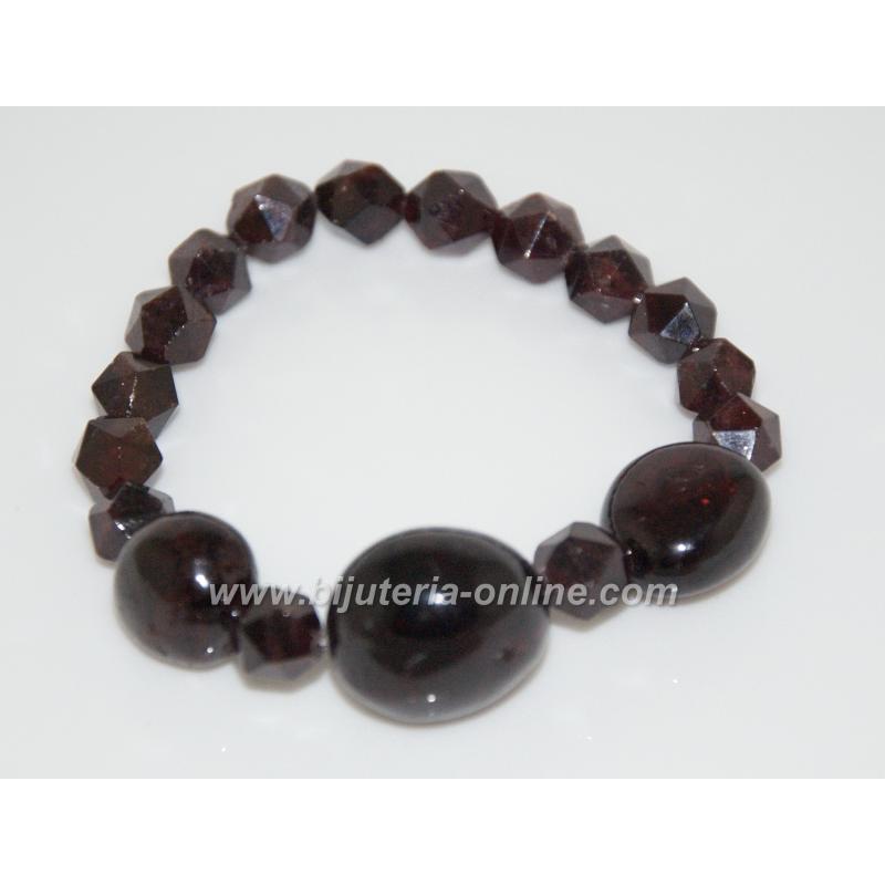 Гривна от гранат Гривна от гранат