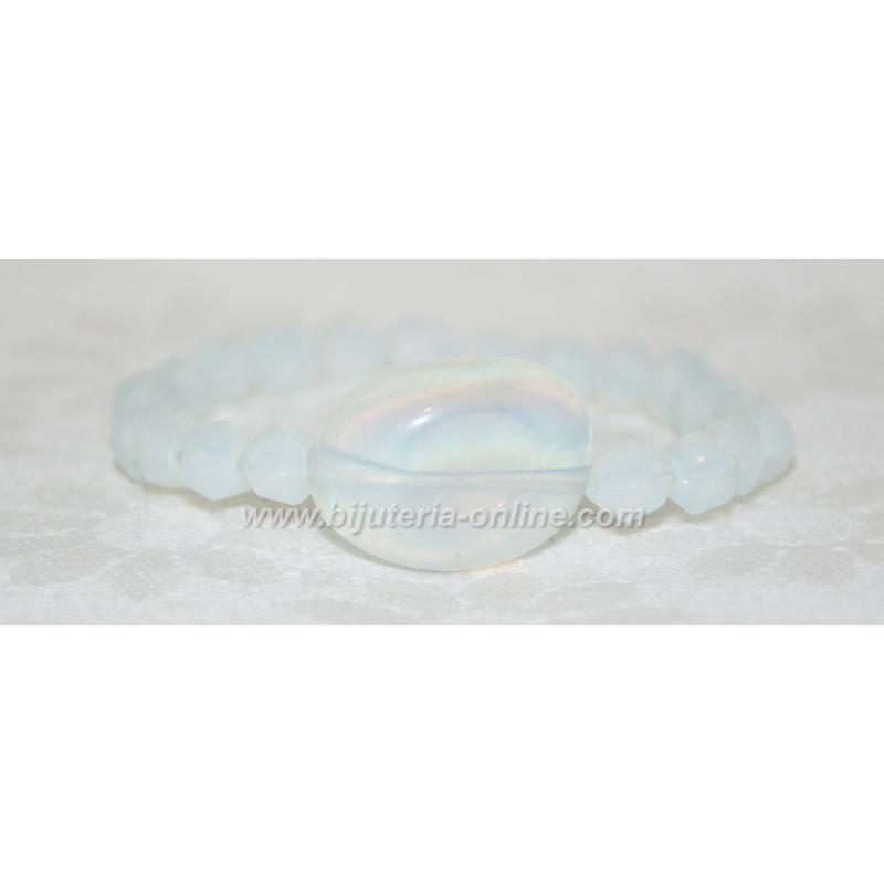 Гривна от лунен камък