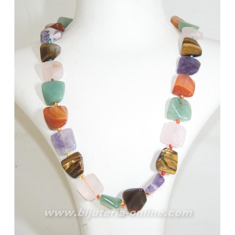 Гердан от разни камъни