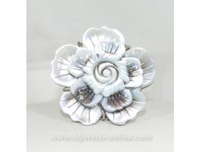 Пръстен от седеф цвете