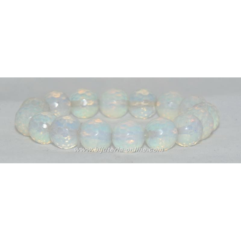 Гривна от лунен камък