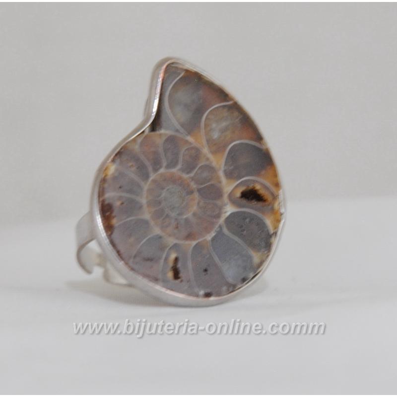 Пръстен от вкаменено дърво