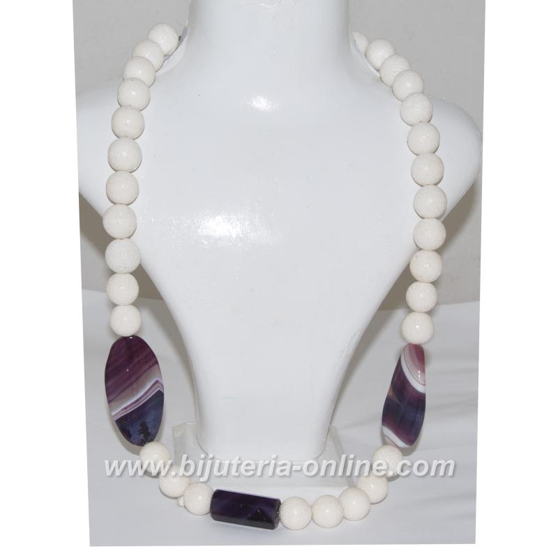 Гердан от ахат и бял корал