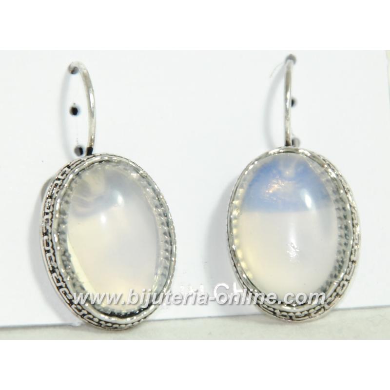 Обеци от лунен камък