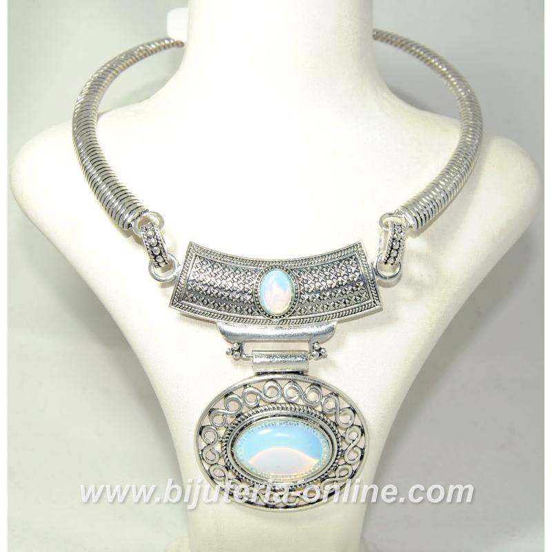 Колие от лунен камък