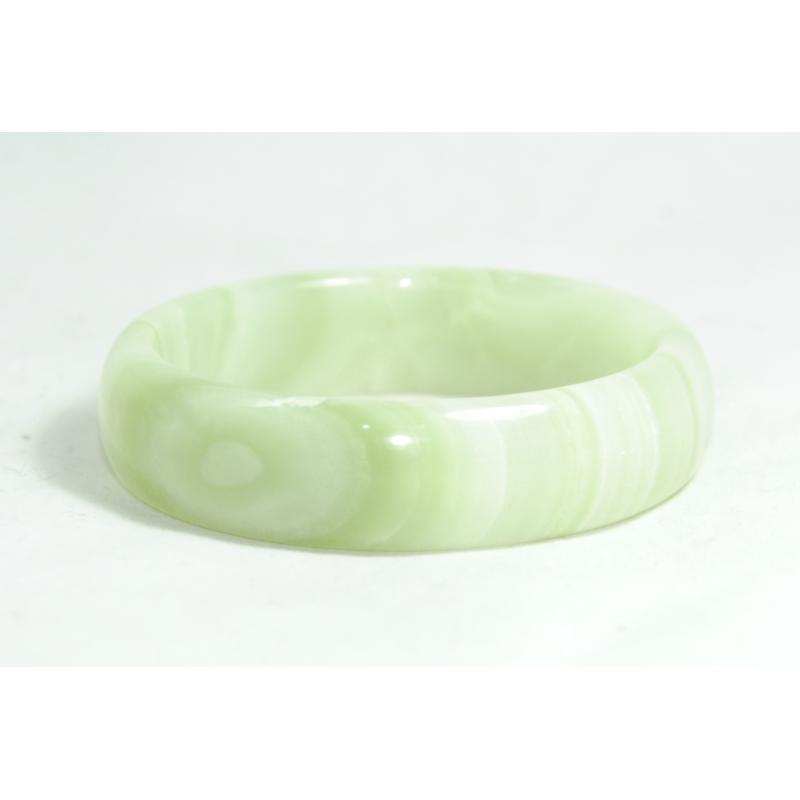 Гривна от нефрит