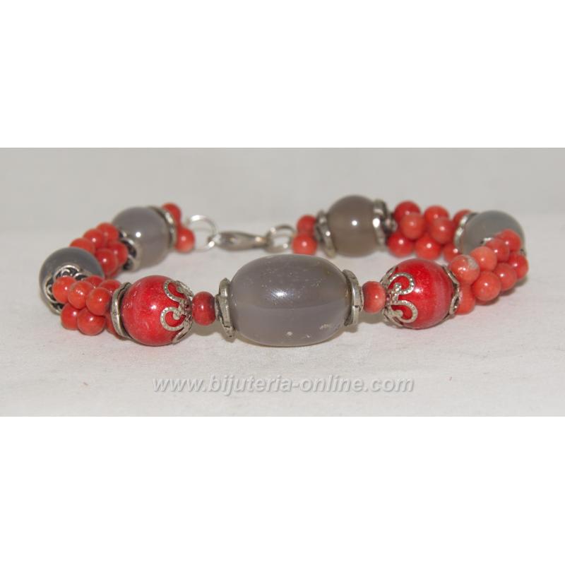 Гривна от ахат и корал