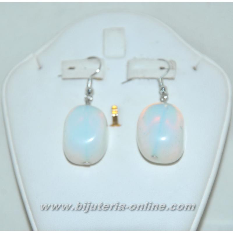 Обеци от лунен камък