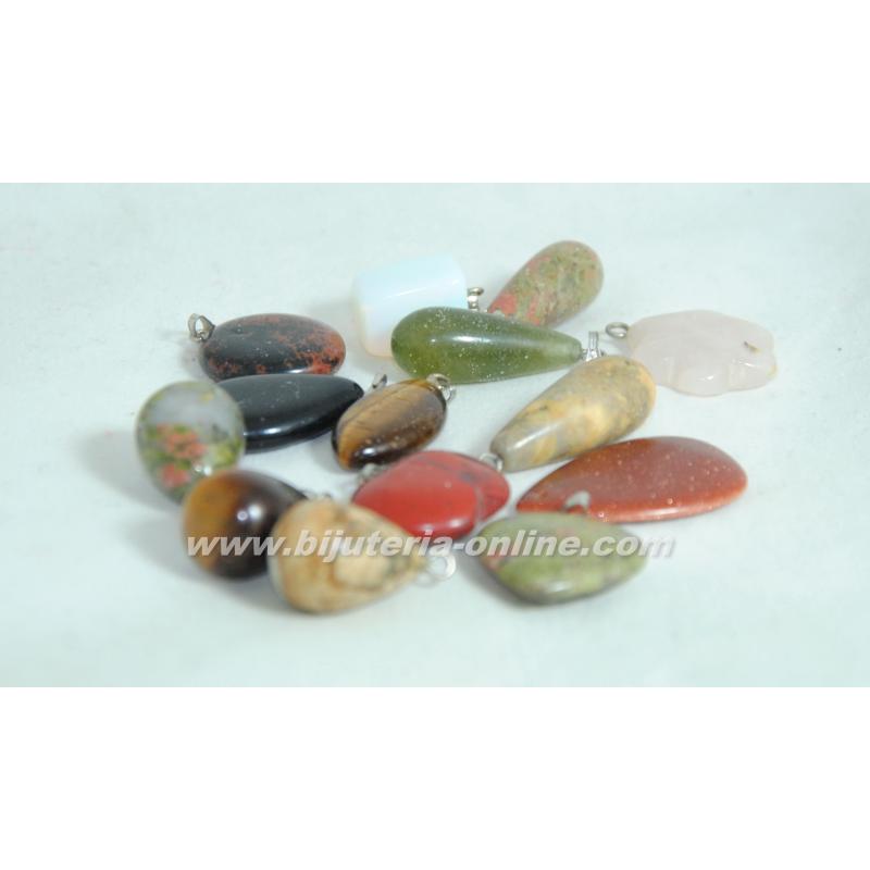 Висулки от разни камъни