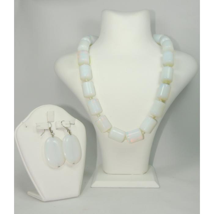 Гердан от лунен камък