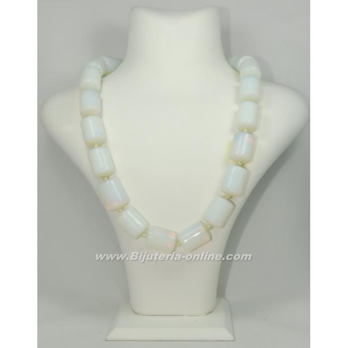 Гердан от лунен камък