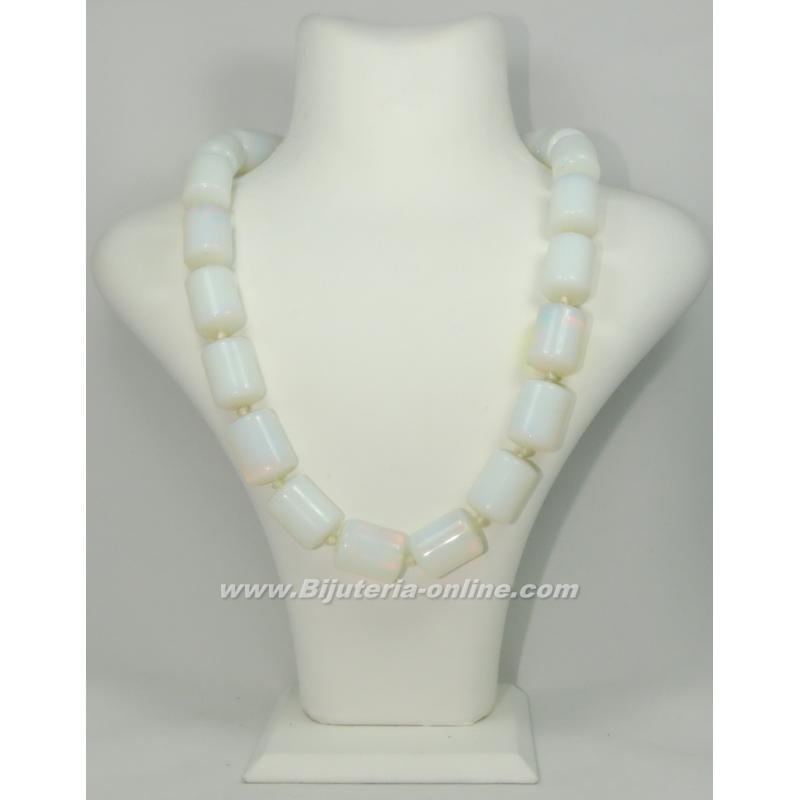 Гердан от лунен камък