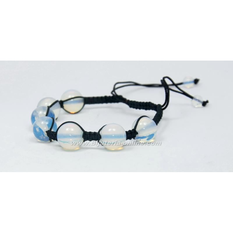 Гривна от лунен камък шамбала